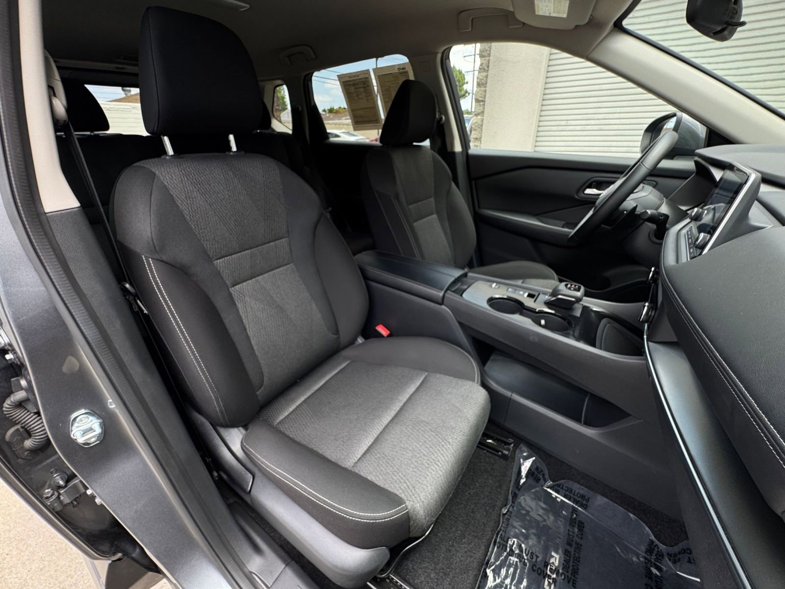 Used 2025 Nissan Rogue SV FWD image 38