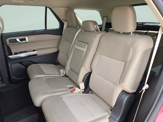 Used 2024 Ford Explorer XLT RWD image 24