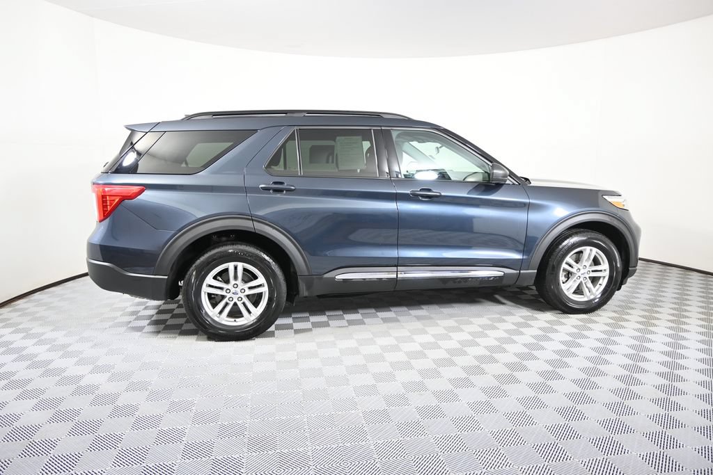 Used 2024 Ford Explorer XLT AWD/4WD image 7