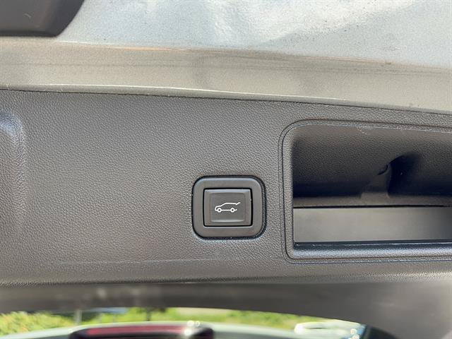 Used 2024 GMC Terrain SLT AWD/4WD image 14