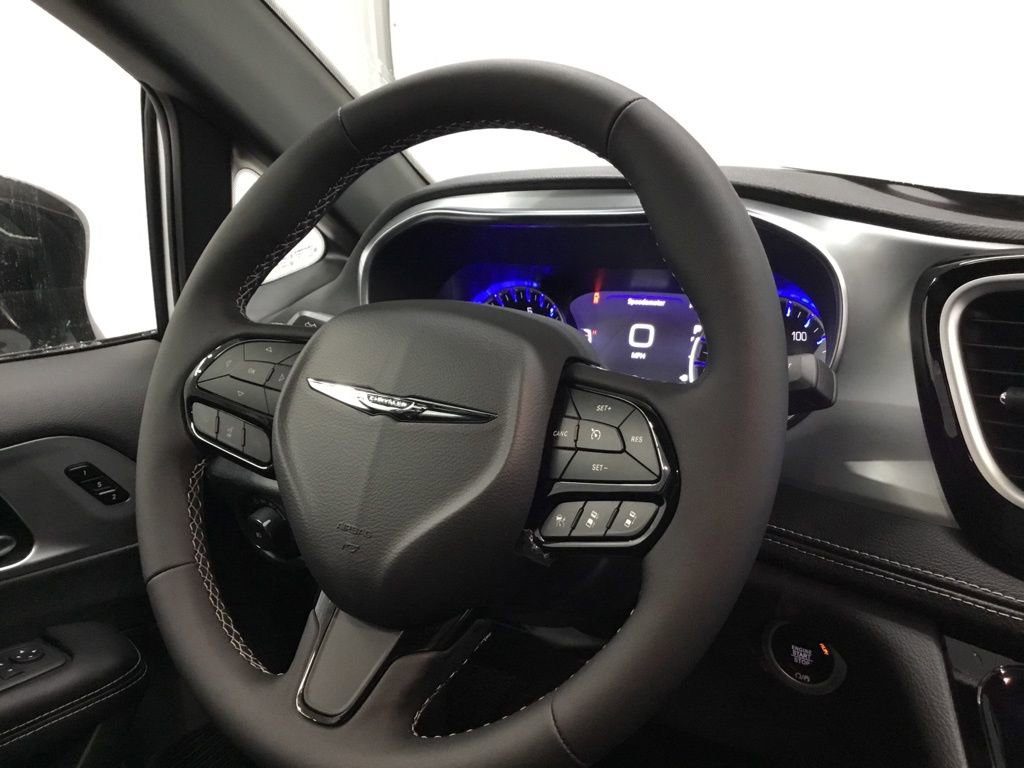 New 2026 Chrysler Pacifica Limited w/ S Appearance Package image 39