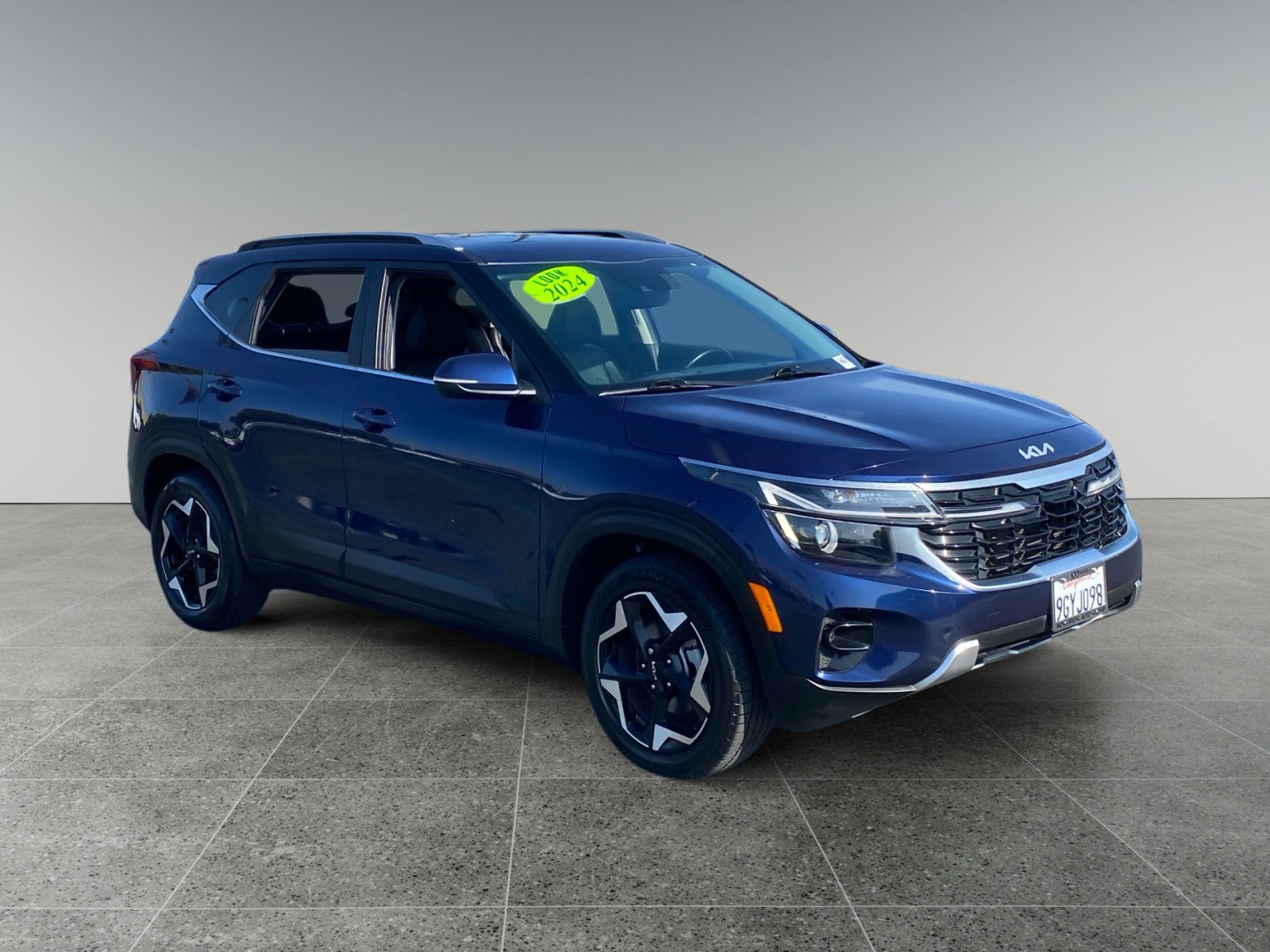 Used 2024 Kia Seltos EX FWD image 7