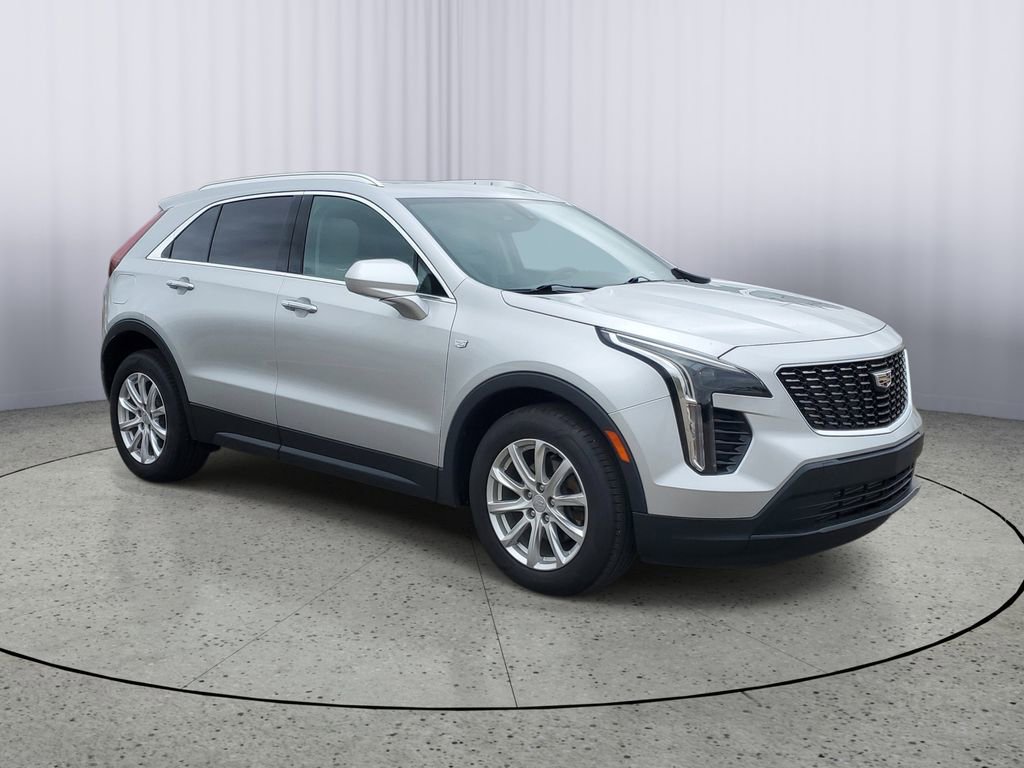 Used 2019 Cadillac XT4 Luxury w/ Cold Weather Package AWD/4WD image 2