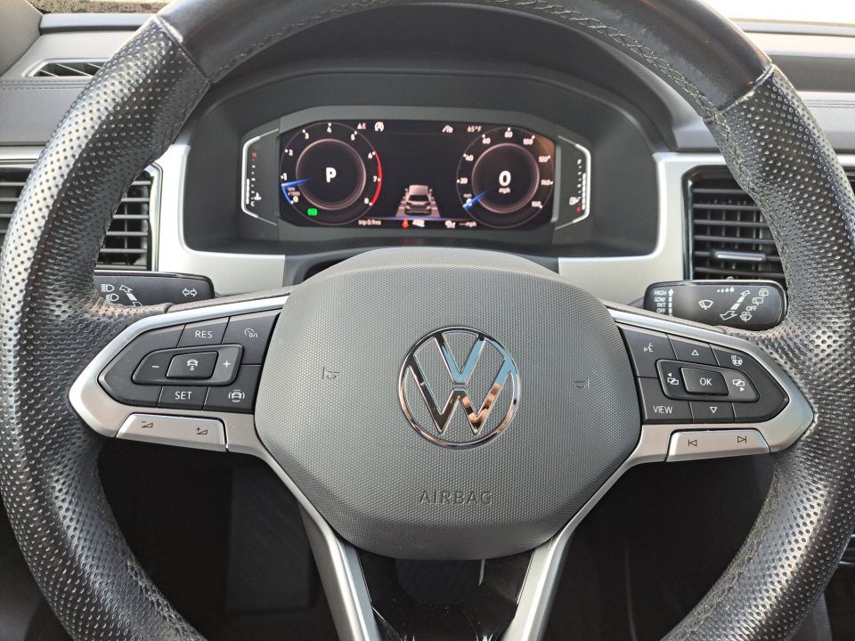 Used 2020 Volkswagen Atlas Cross Sport SEL R-Line AWD/4WD image 30