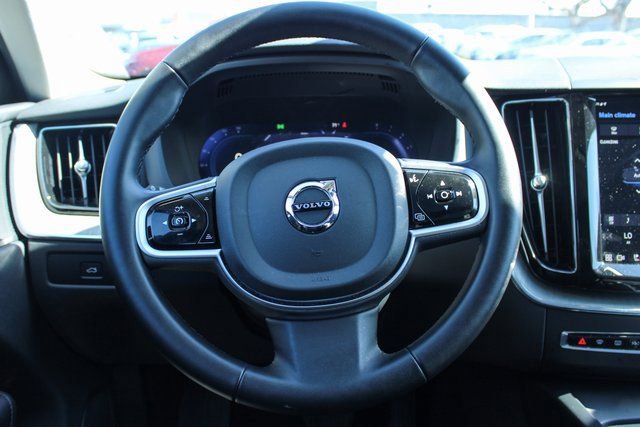 Used 2025 Volvo XC60 B5 Plus image 23