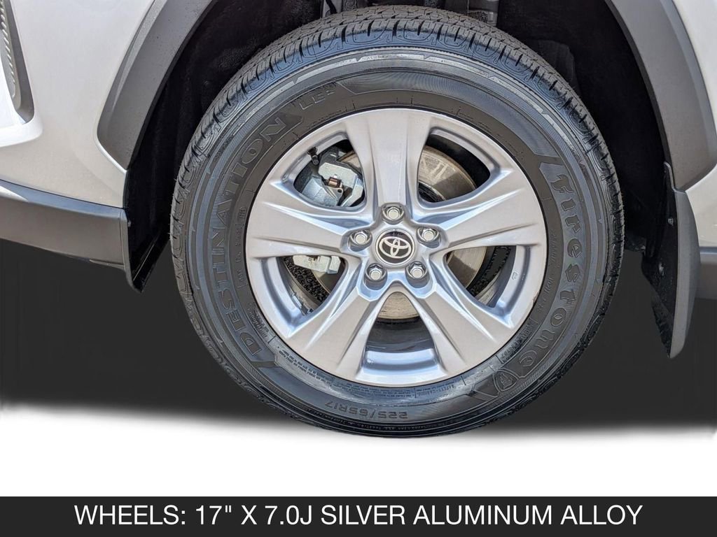 Used 2025 Toyota RAV4 XLE AWD/4WD image 11