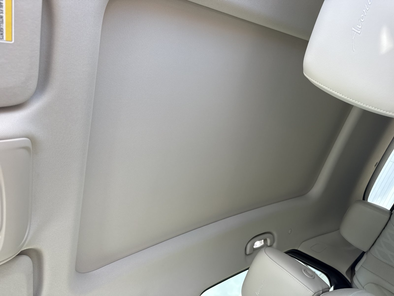 Used 2022 Buick Envision Avenir w/ Technology Package II FWD image 13