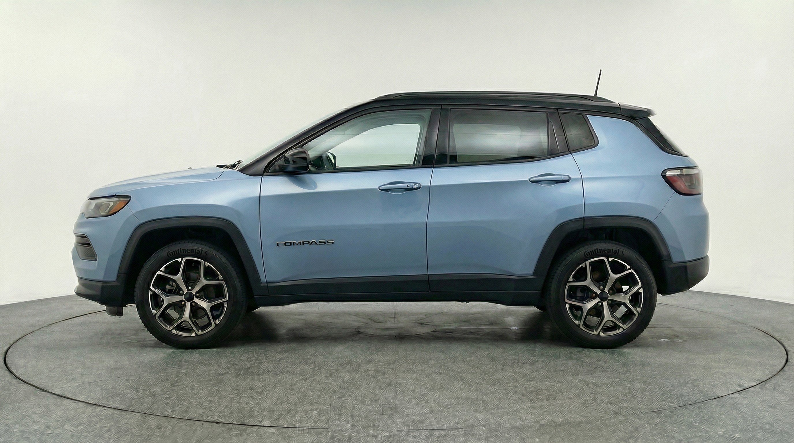 Used 2025 Jeep Compass Limited image 5
