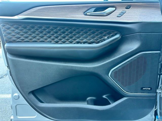 Used 2023 Jeep Grand Cherokee Summit w/ Luxury Tech Group V image 9