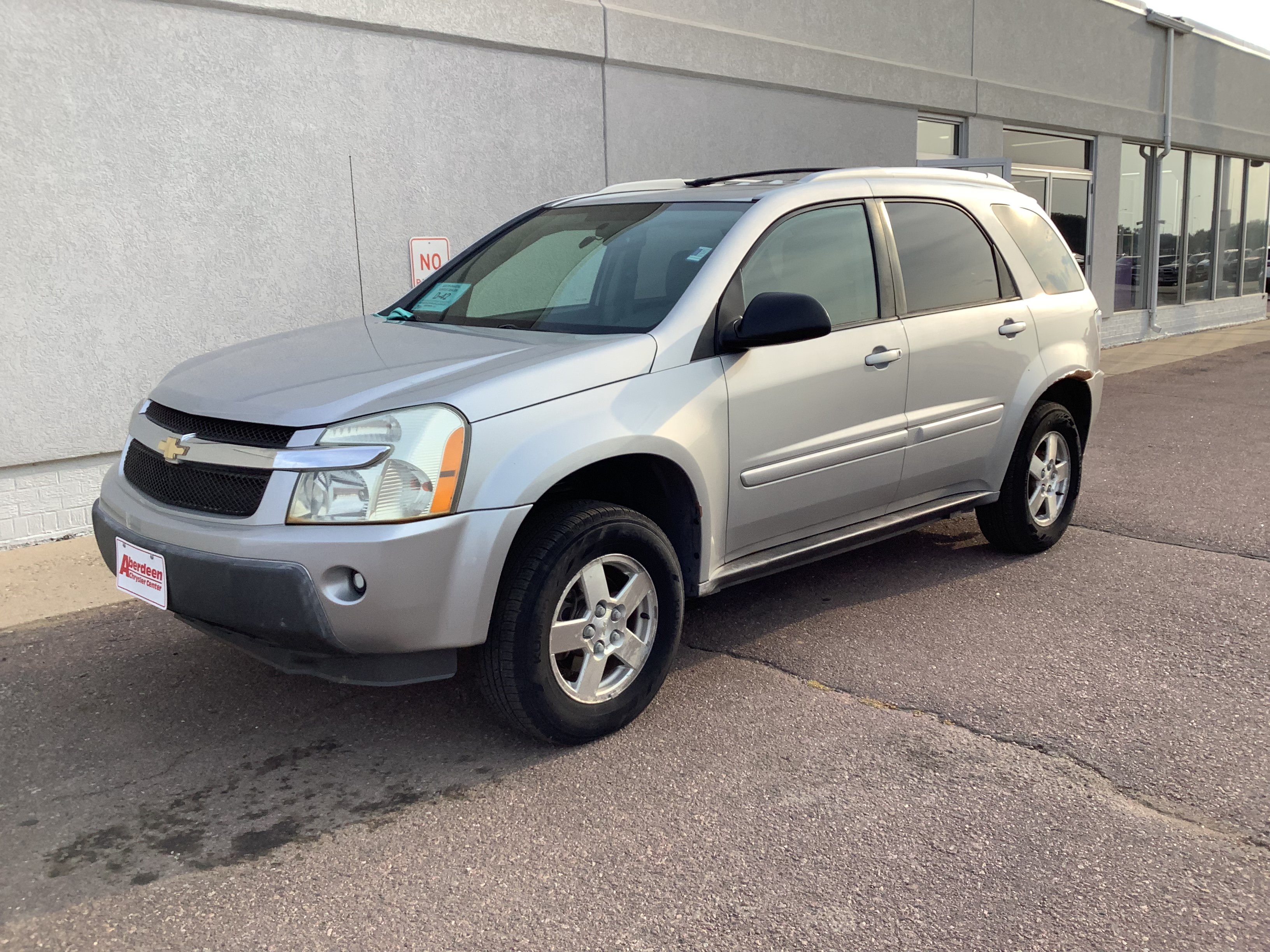 Used 2005 Chevrolet Equinox LT w/ Preferred Equipment Group AWD/4WD image 2