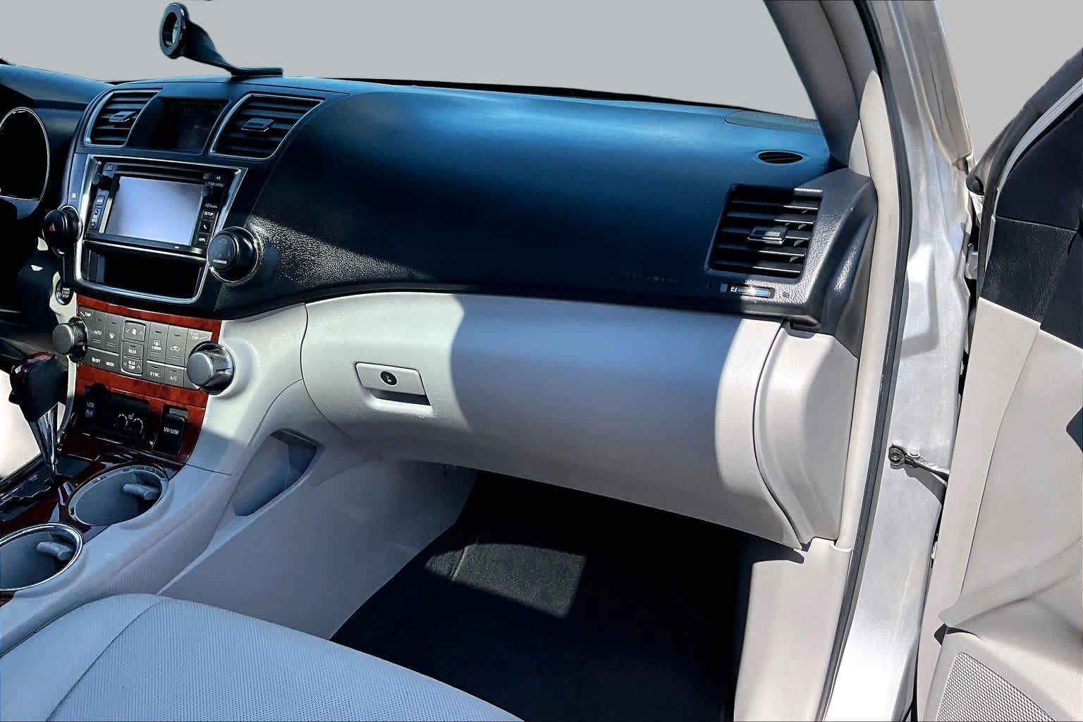 Used 2013 Toyota Highlander Limited FWD image 17