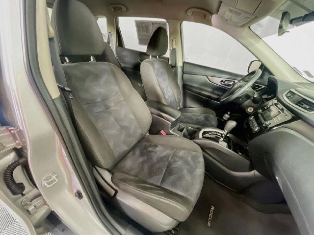 Used 2015 Nissan Rogue S FWD image 27