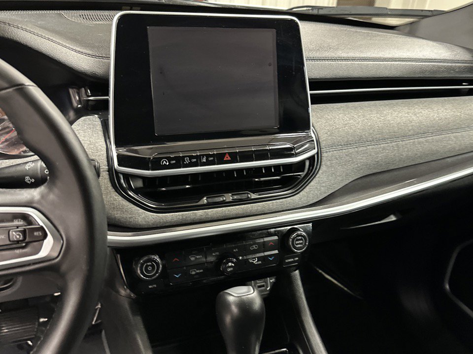 Used 2025 Jeep Compass Latitude w/ Convenience Group image 8