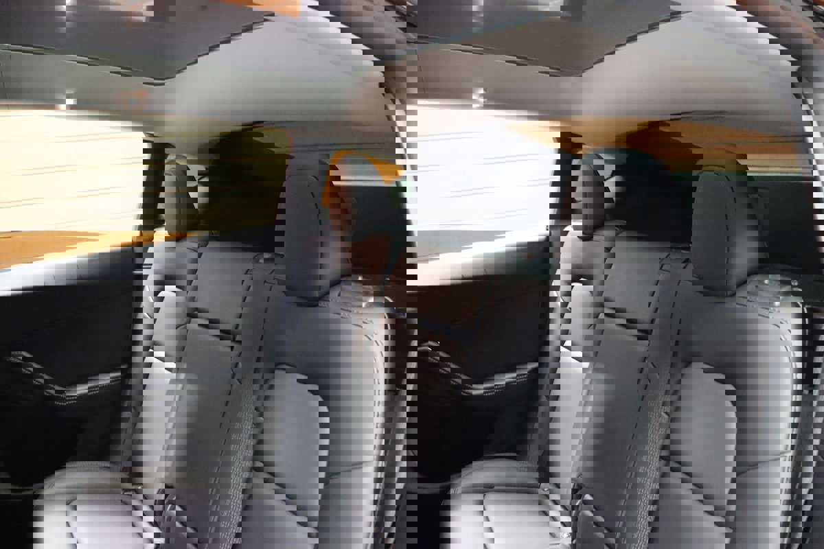 Used 2022 Tesla Model Y Long Range image 38