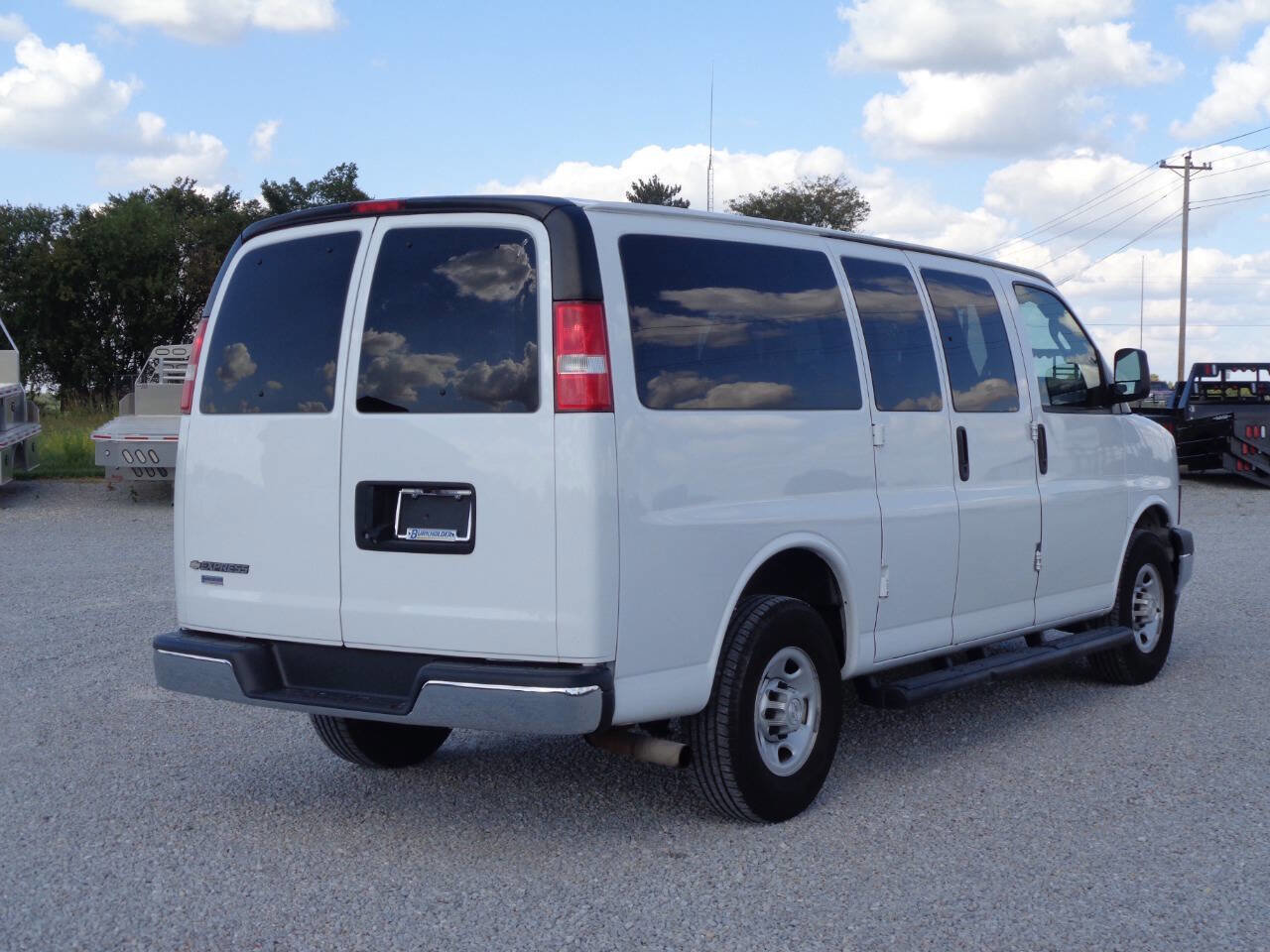 Used 2018 Chevrolet Express 3500 LS image 7