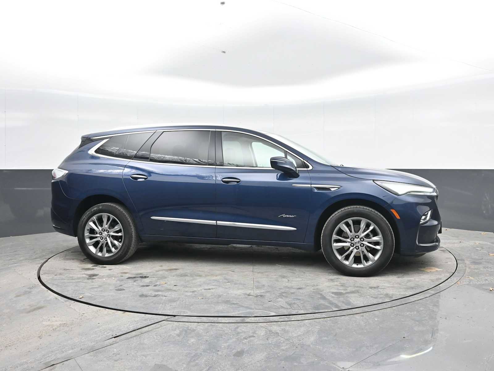 Used 2023 Buick Enclave Avenir w/ Avenir Technology Package image 8