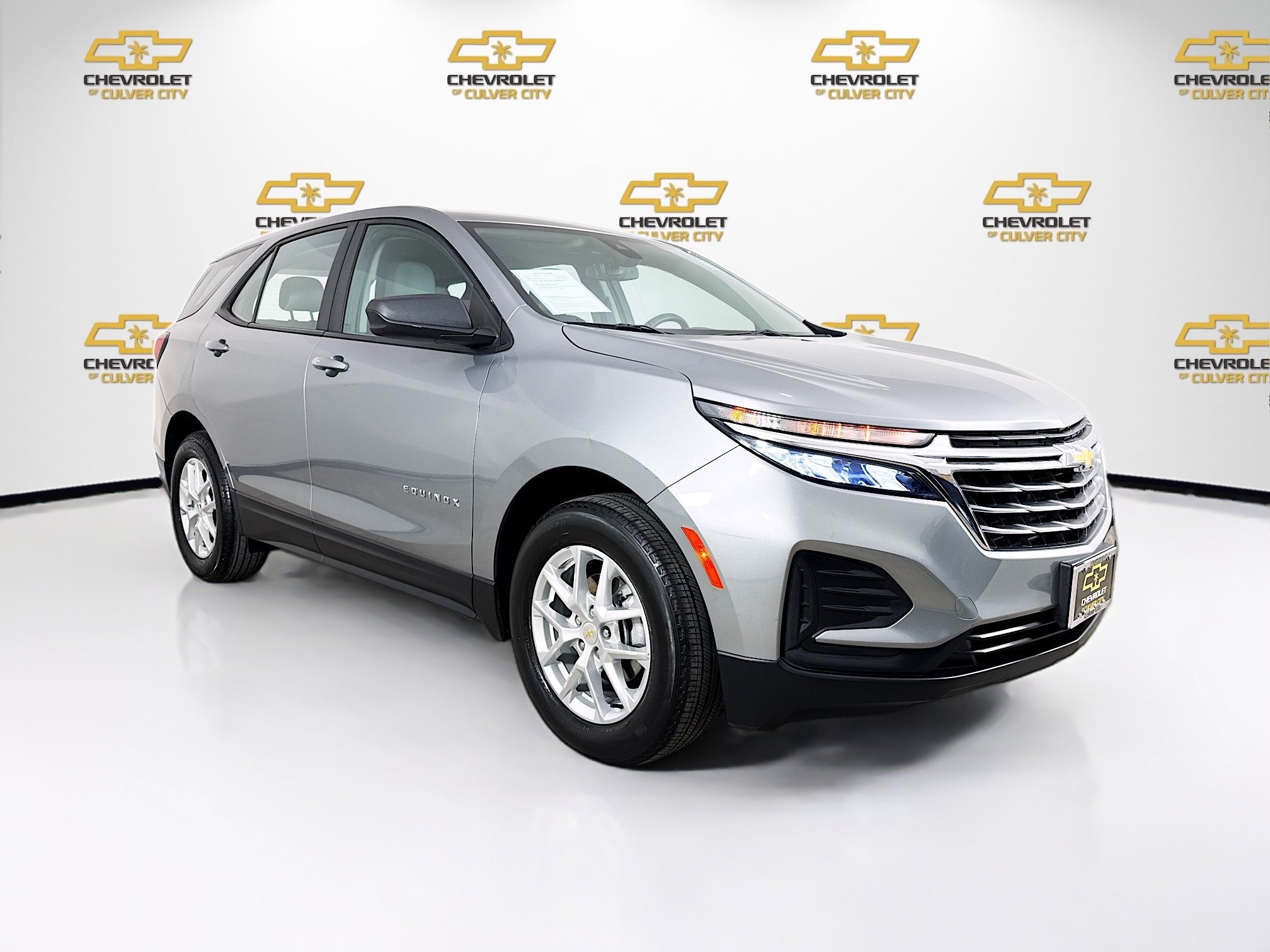 Used 2023 Chevrolet Equinox LS FWD image 1