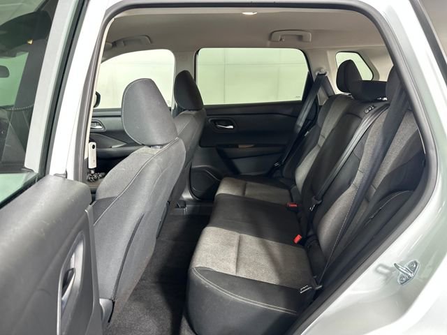 Certified 2025 Nissan Rogue SV image 25