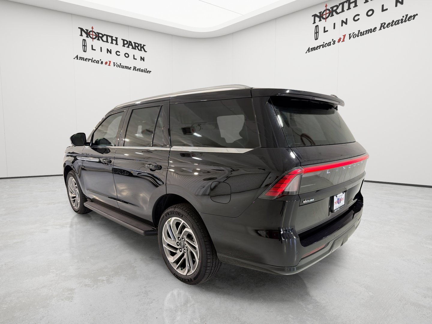 New 2026 Lincoln Navigator Premiere AWD/4WD image 26