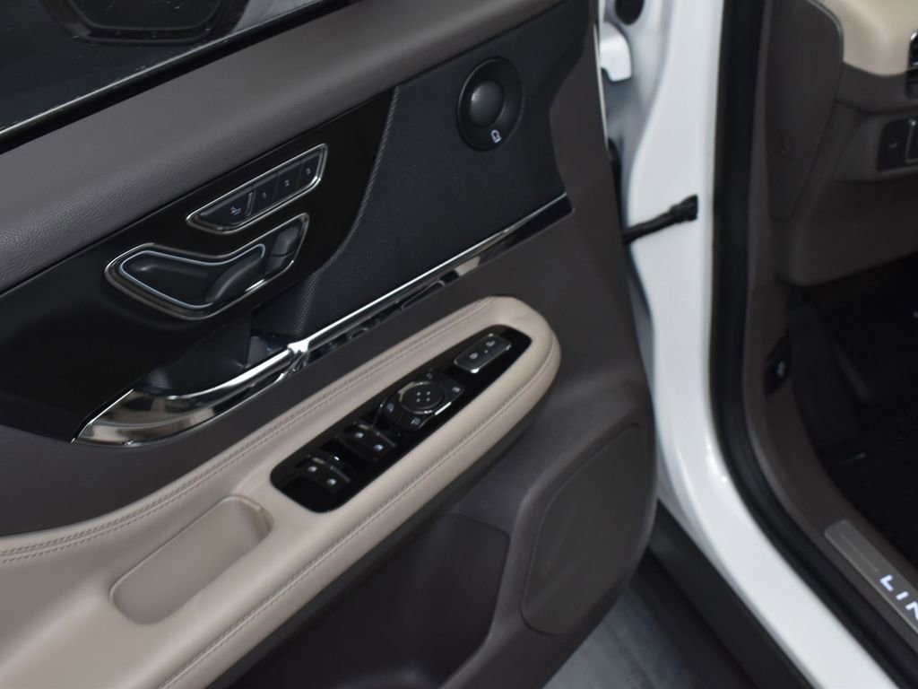 Certified 2022 Lincoln Corsair Reserve w/ Equipment Group 201A image 9