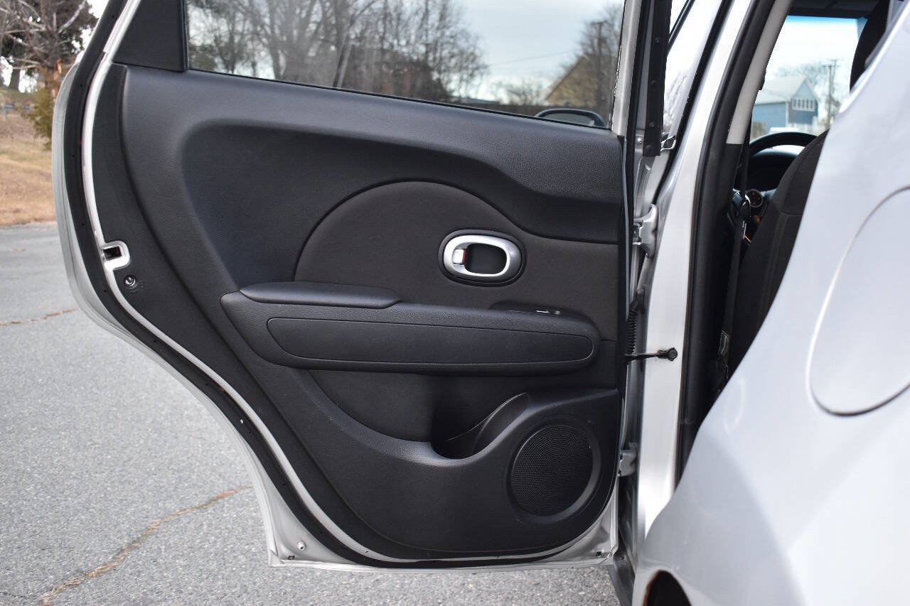Used 2018 Kia Soul + FWD image 10