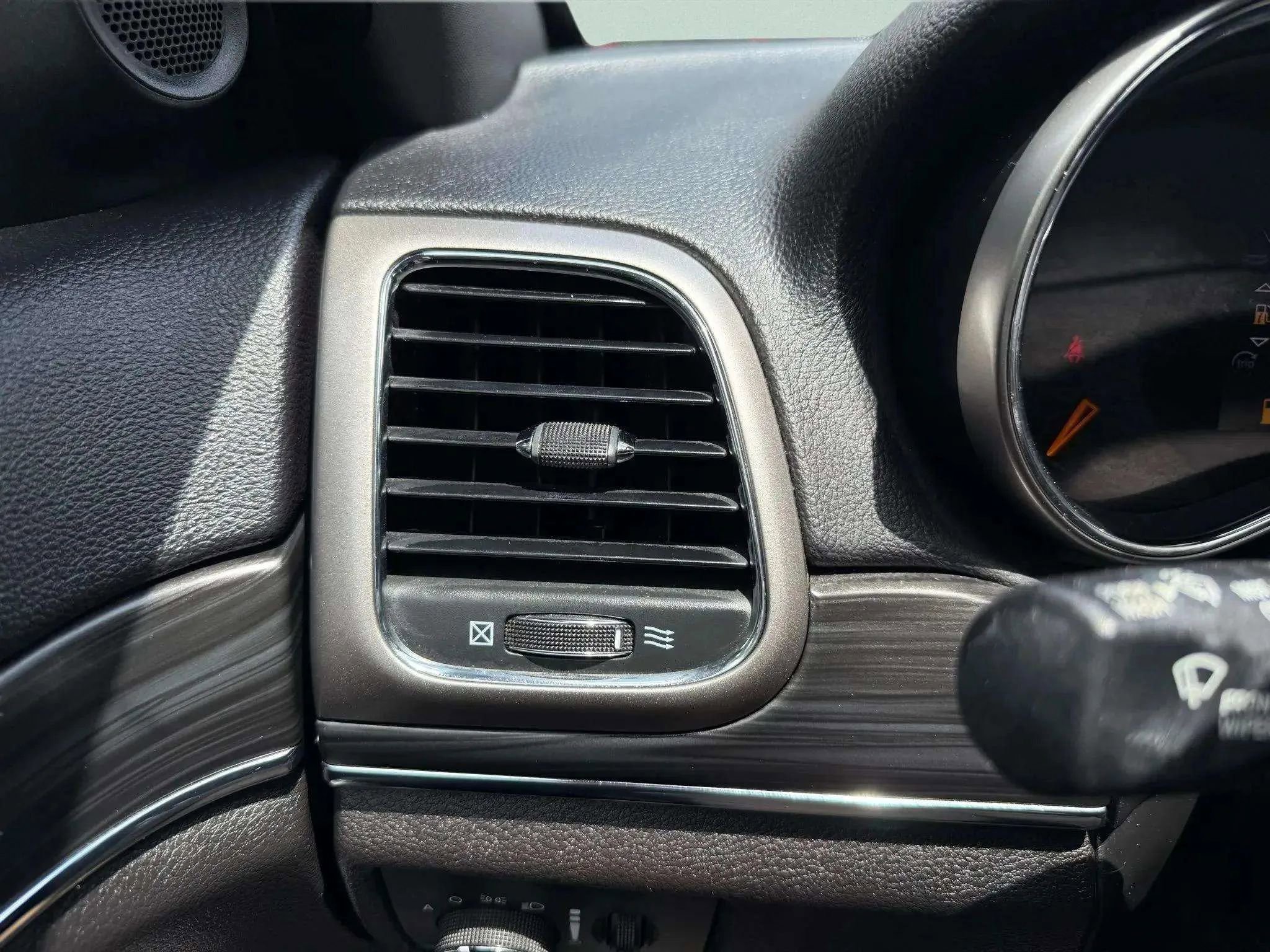 Used 2019 Jeep Grand Cherokee Limited image 32