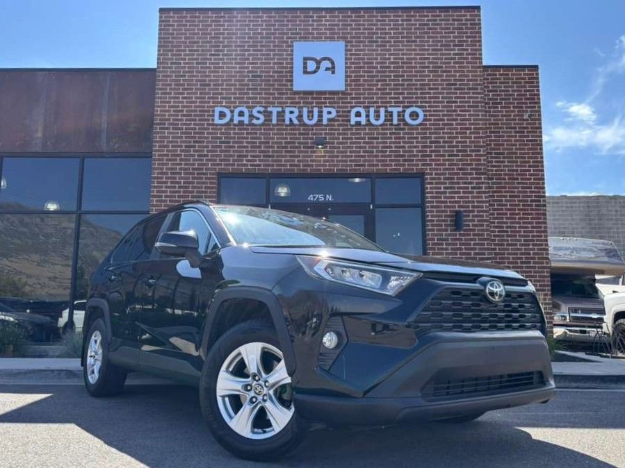 Used 2021 Toyota RAV4 XLE image 2