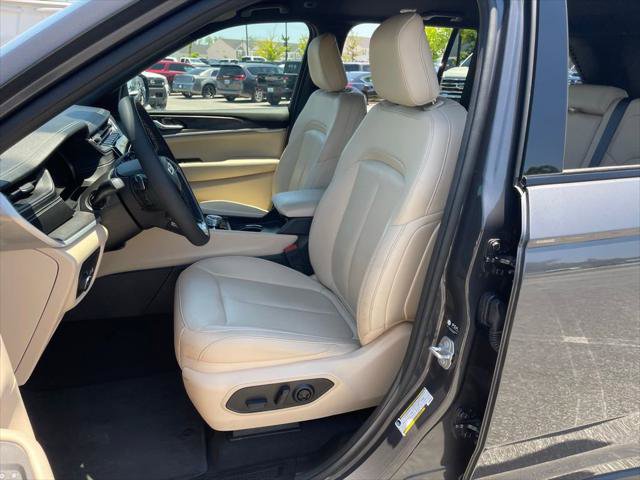 Certified 2025 Jeep Grand Cherokee Limited AWD/4WD image 39