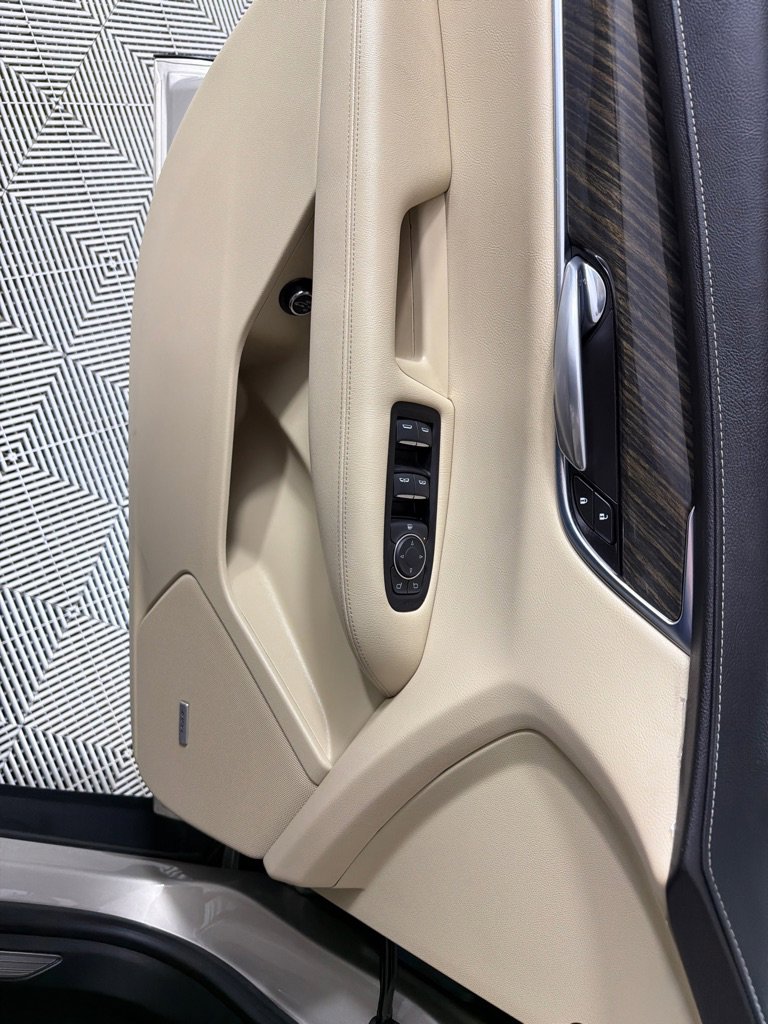 Used 2017 Cadillac XT5 FWD image 11