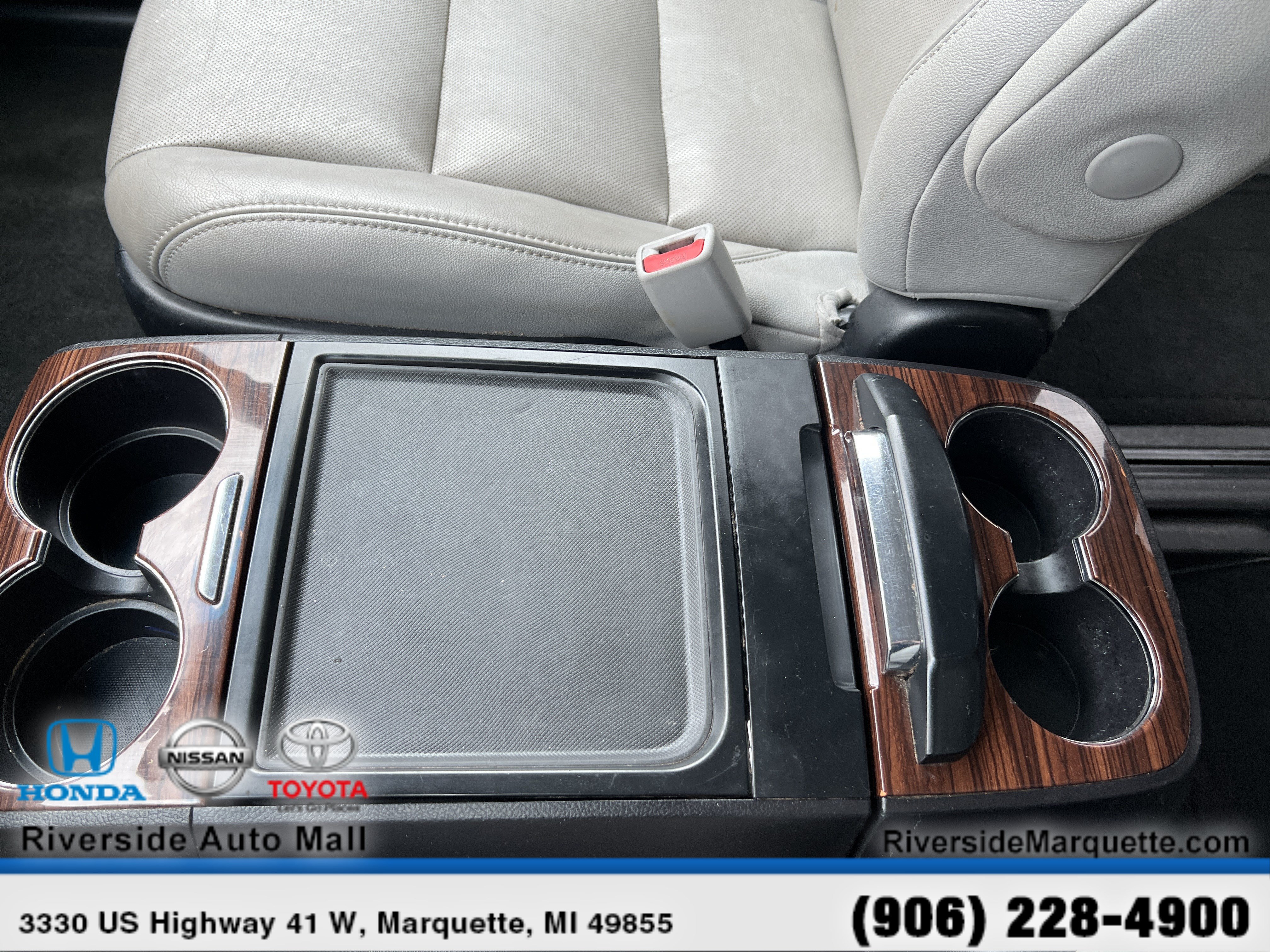 Used 2015 Toyota Sienna Limited Premium w/ Four Season Floor Mat Package FWD image 19