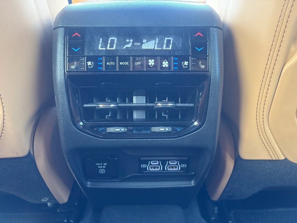 Used 2024 Jeep Grand Cherokee L Summit AWD/4WD image 28