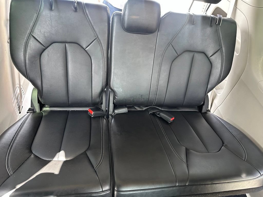 Used 2024 Chrysler Pacifica Touring-L FWD image 14