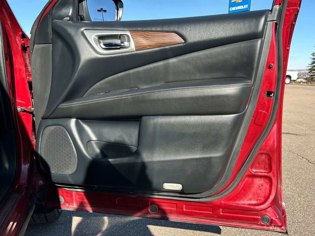 Used 2020 Nissan Pathfinder Platinum image 39