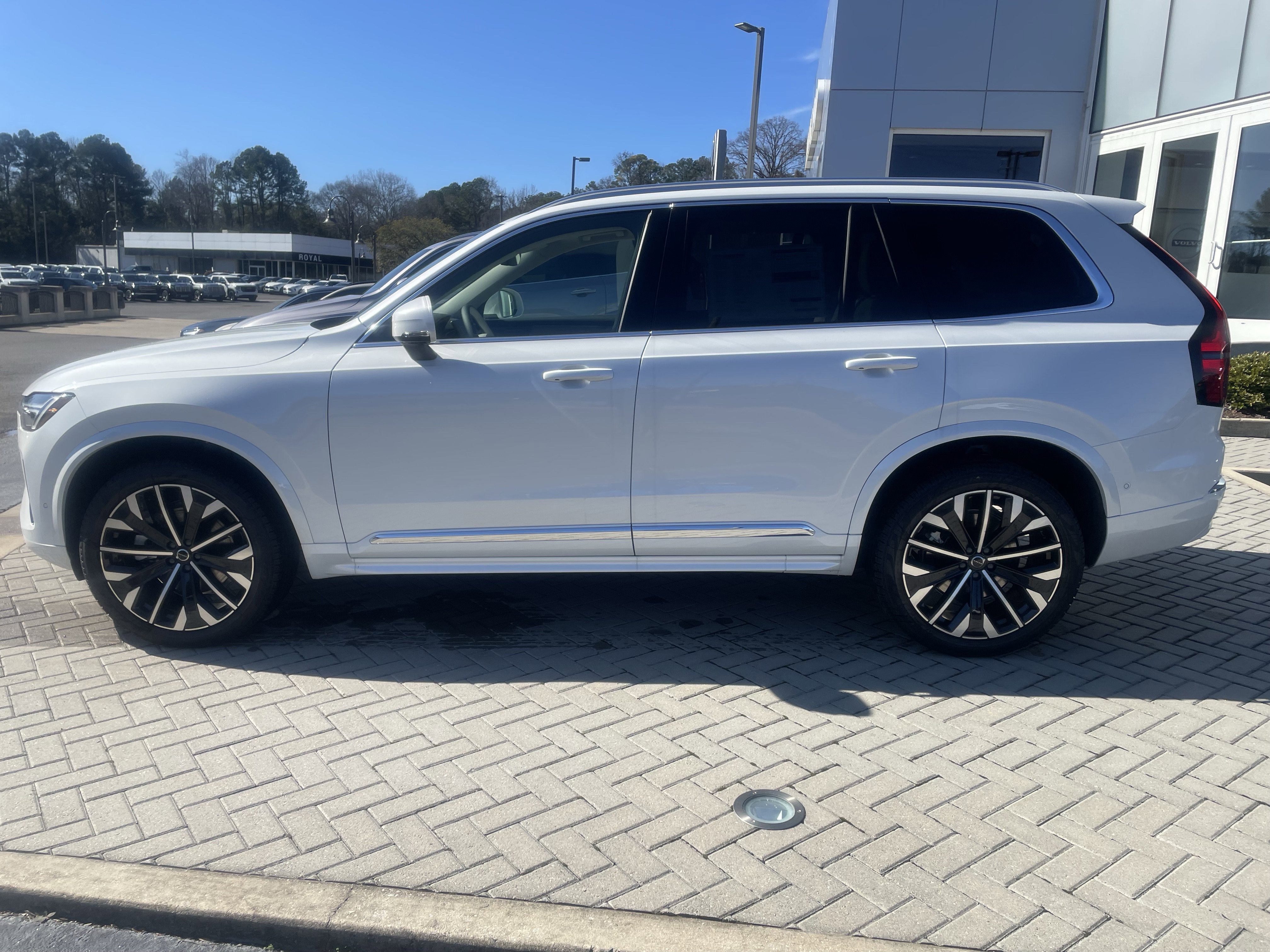 New 2026 Volvo XC90 B6 Ultra w/ Protection Package image 5