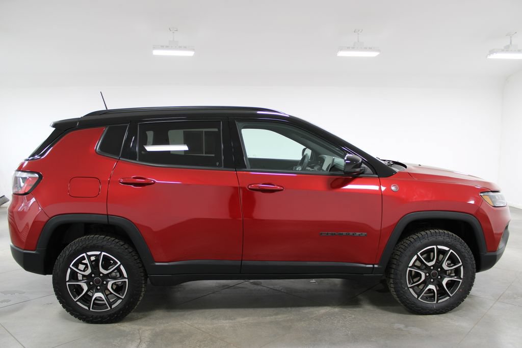 Used 2025 Jeep Compass Trailhawk AWD/4WD image 11