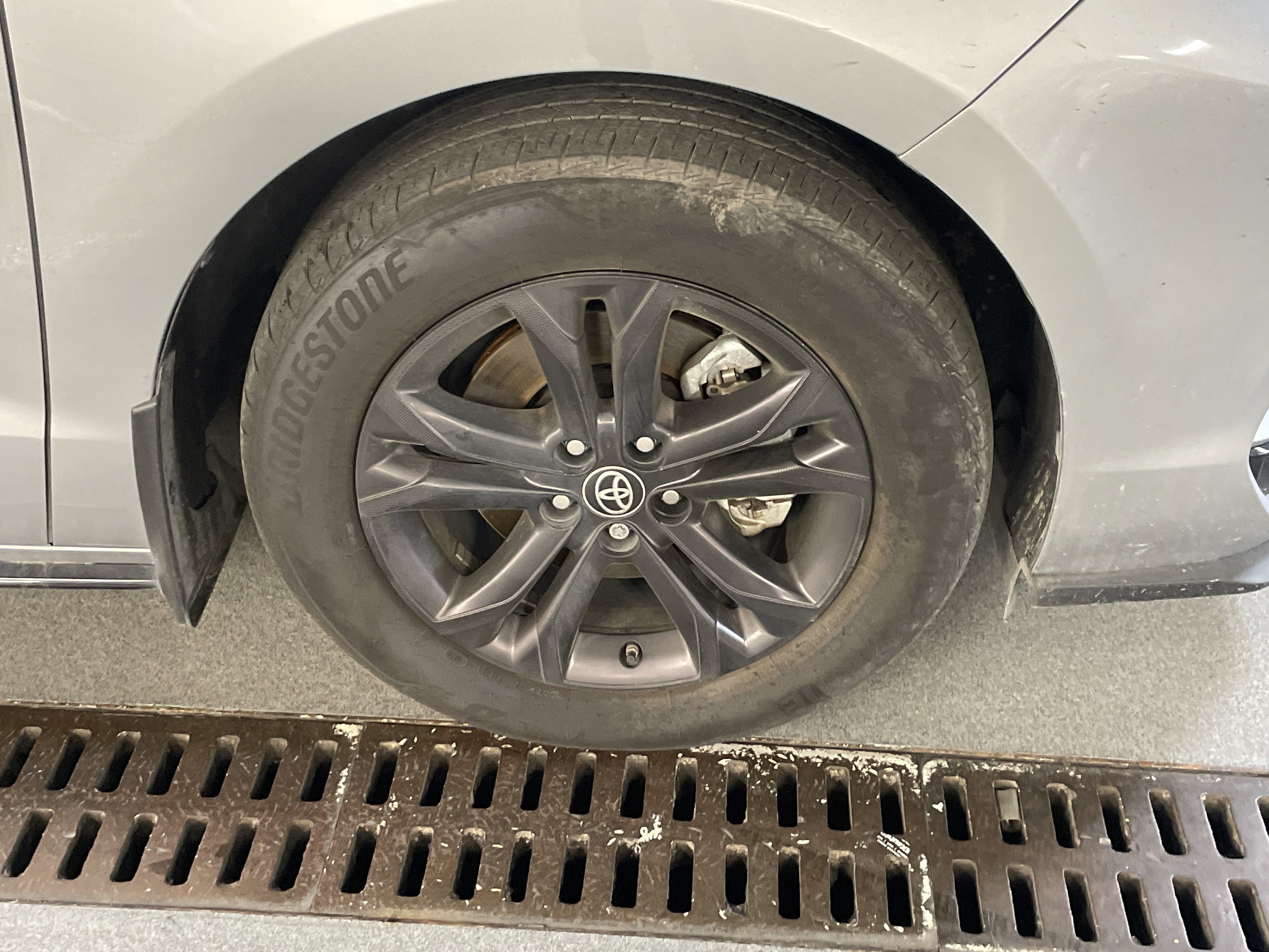 Used 2025 Toyota Sienna XSE w/ XSE Premium Package image 6