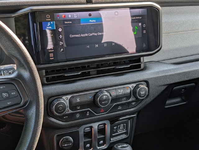 Used 2025 Jeep Wrangler Sport AWD/4WD image 17