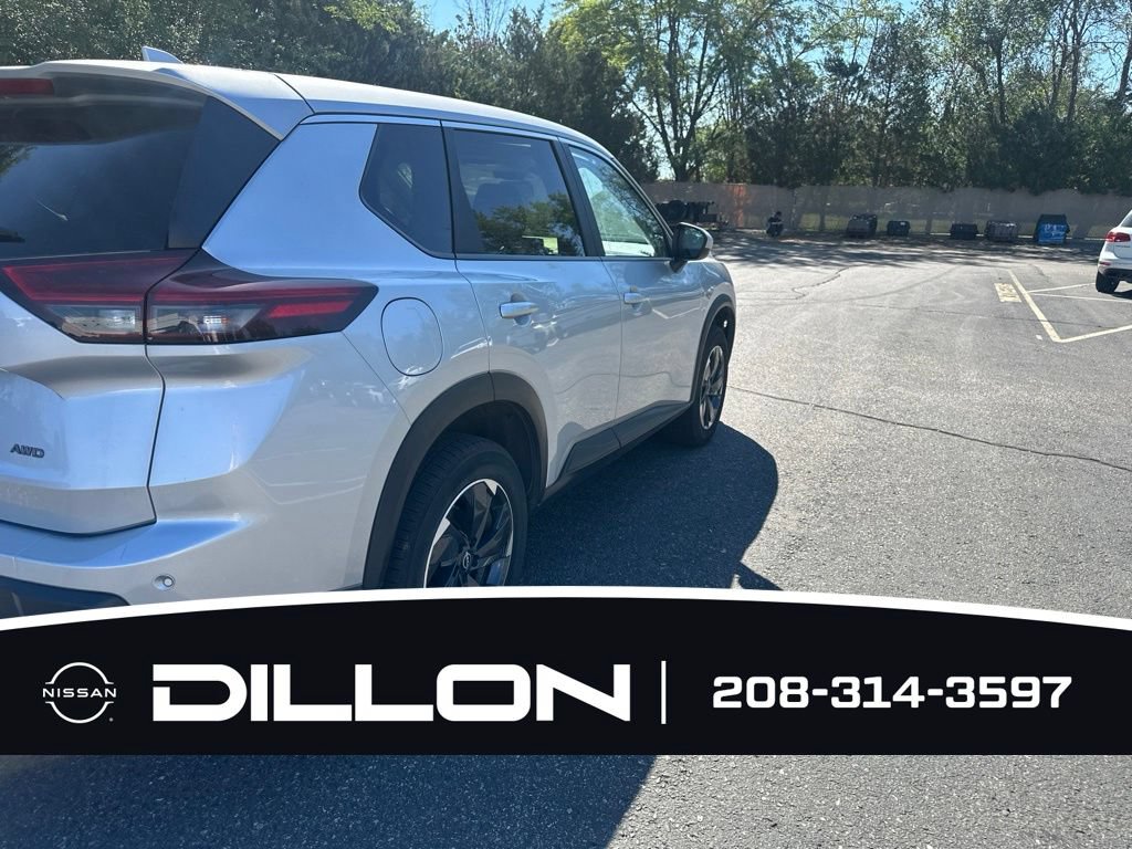 Used 2025 Nissan Rogue SV AWD/4WD image 18
