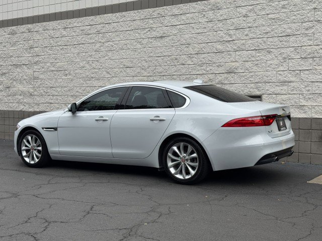 Used 2018 Jaguar XF Premium image 2