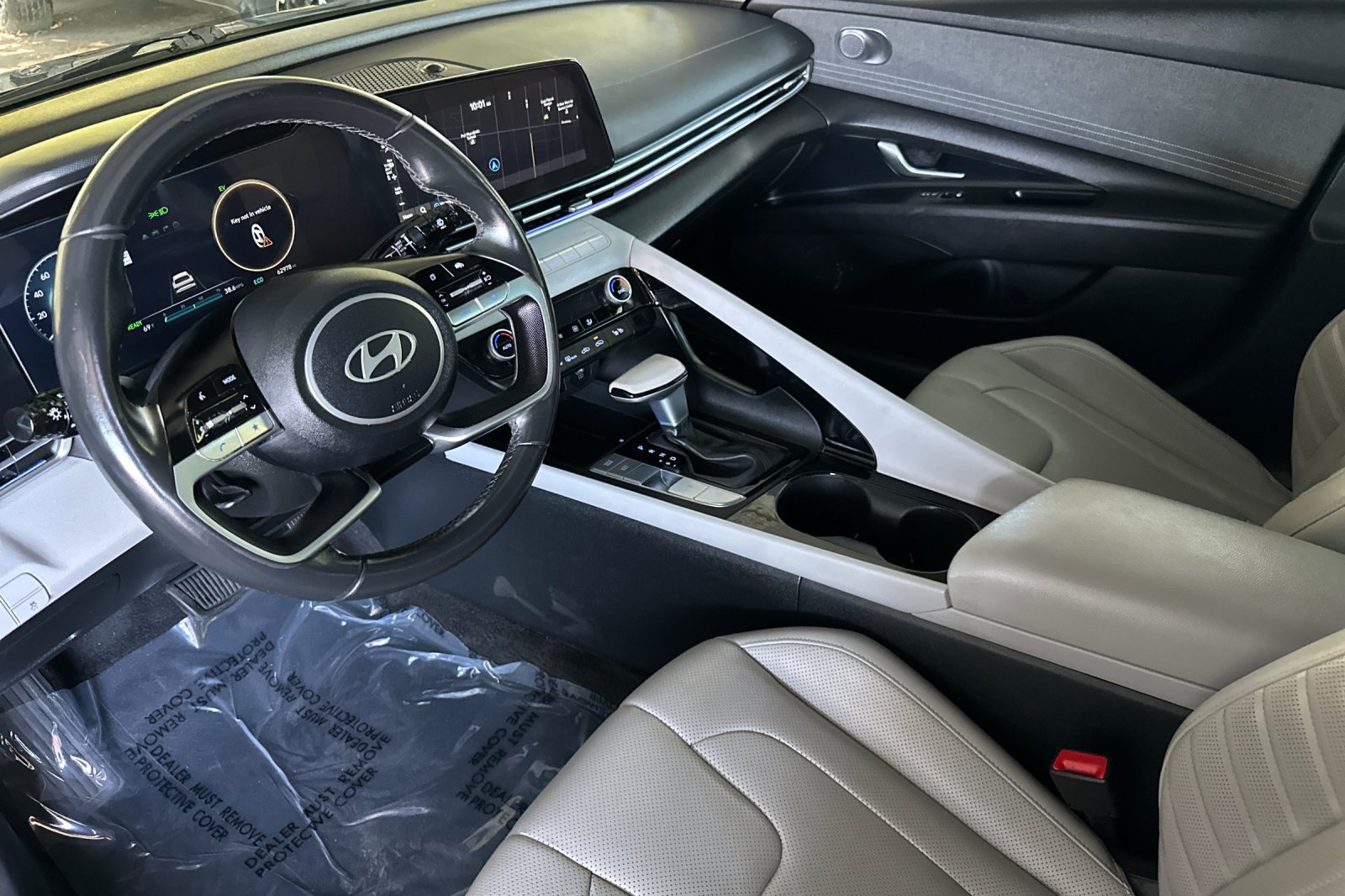 Used 2025 Hyundai Elantra Limited w/ Cargo Package FWD image 9