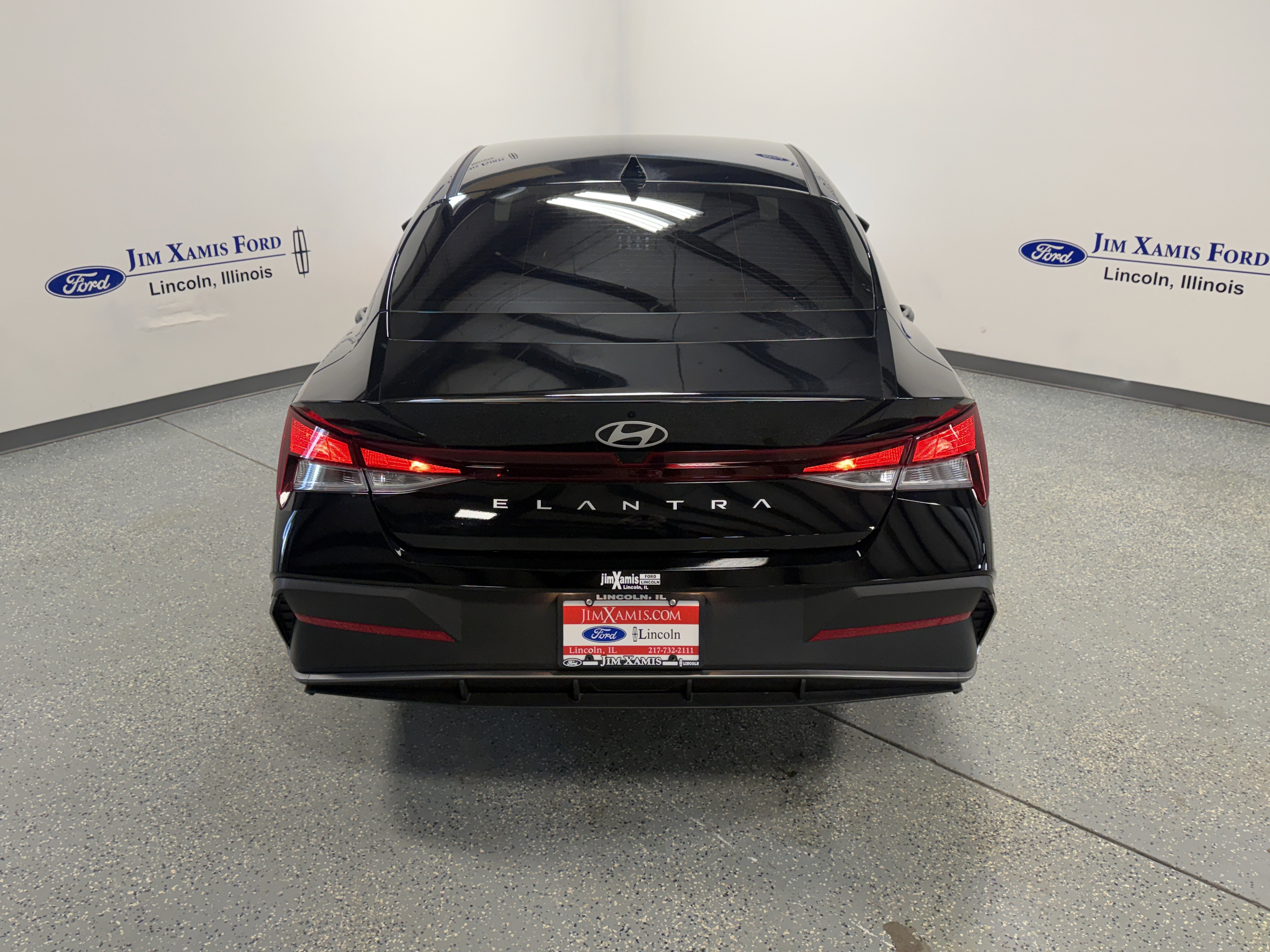 Used 2025 Hyundai Elantra SE FWD image 31