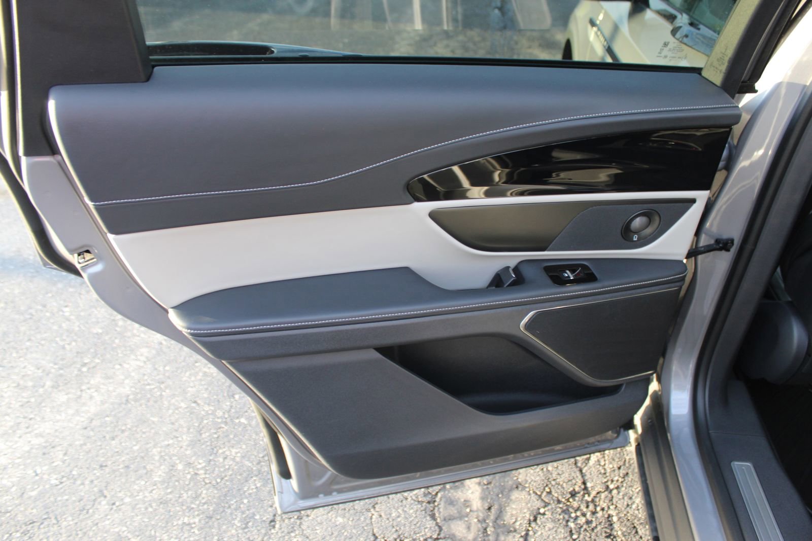 Used 2024 Lincoln Nautilus Premier w/ Equipment Group 102A image 19