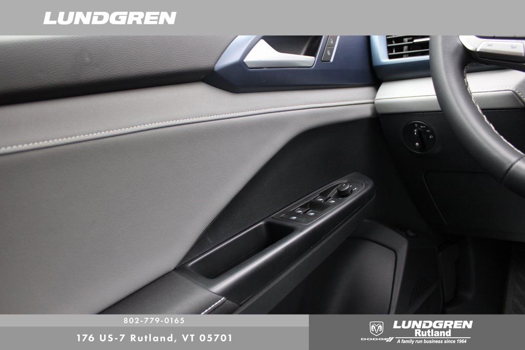 Used 2024 Volkswagen Taos SE w/ Panoramic Sunroof Package image 37