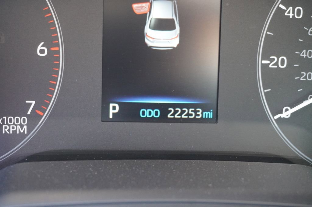 Certified 2025 Toyota Corolla LE image 9