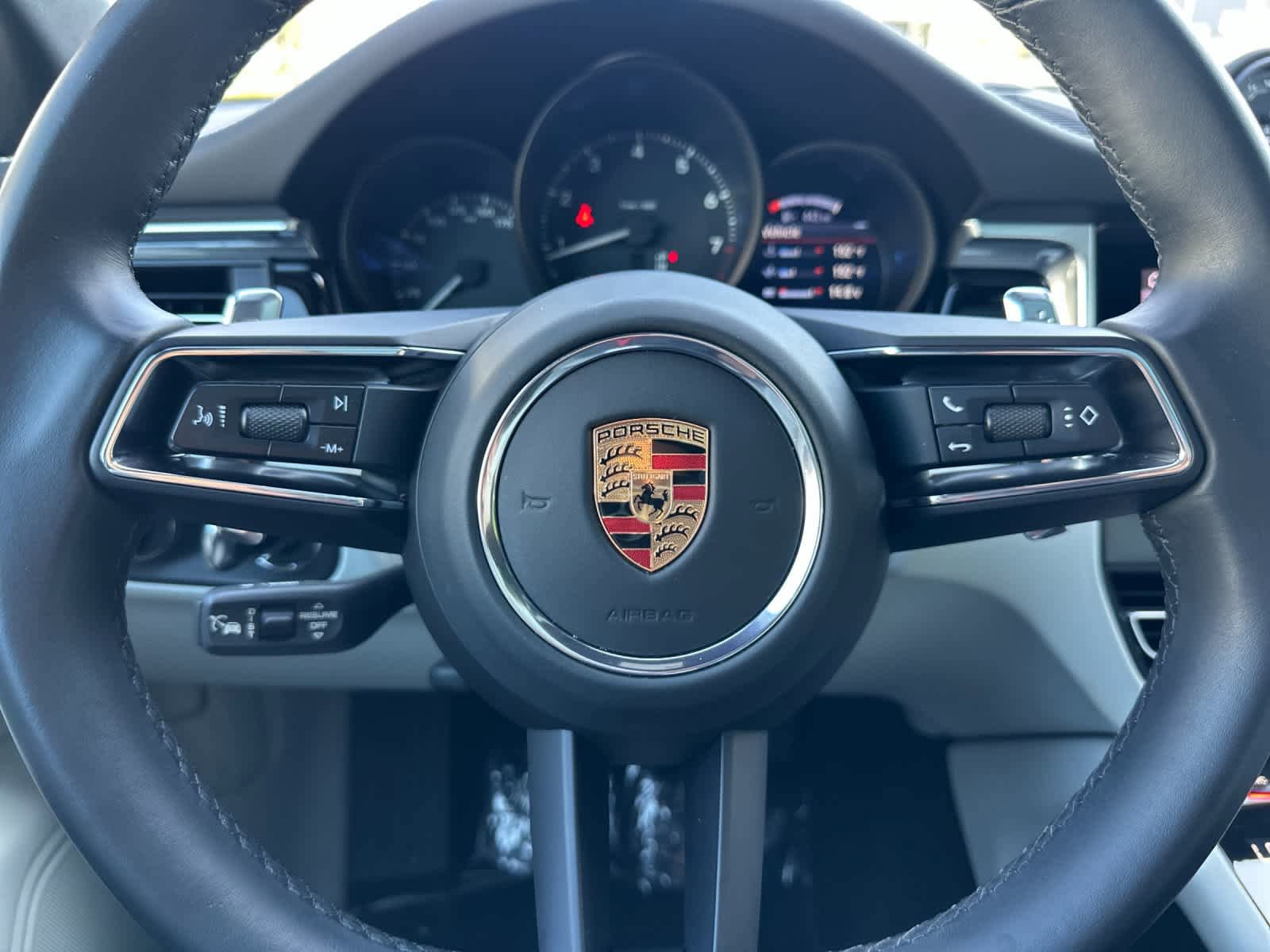 Certified 2025 Porsche Macan AWD/4WD image 25