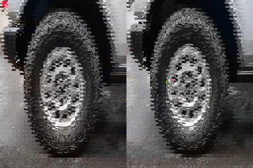 New 2025 Ford Bronco Badlands image 9