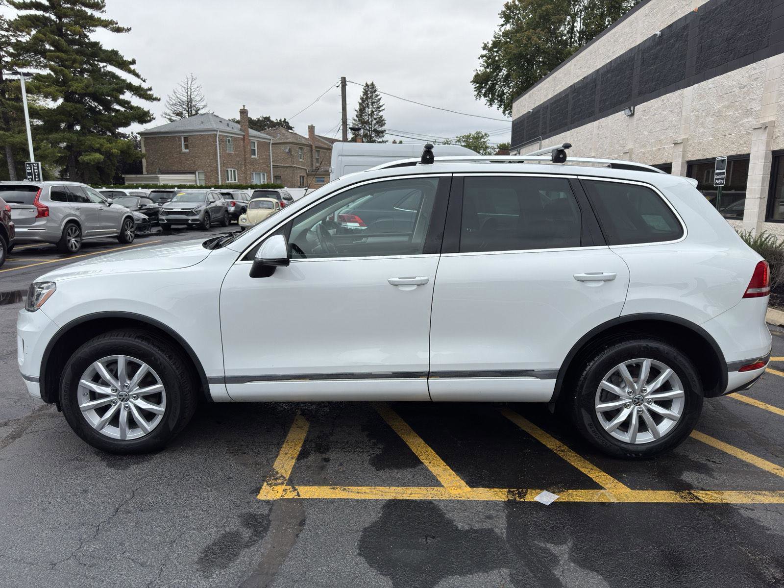 Used 2015 Volkswagen Touareg Sport image 18