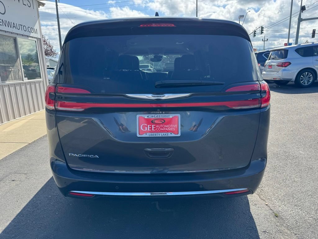 Used 2021 Chrysler Pacifica Touring-L FWD image 4
