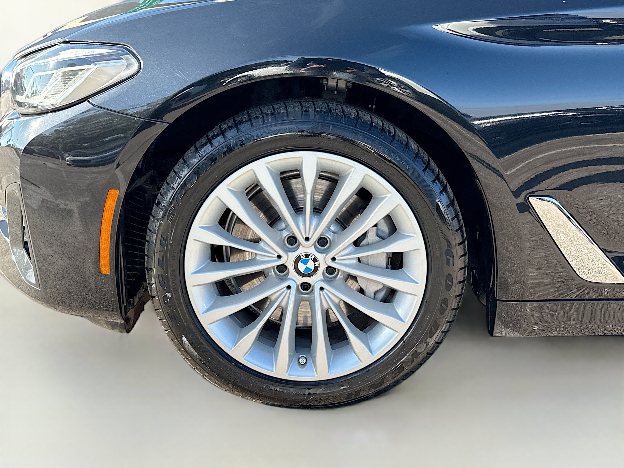 Used 2023 BMW 530i w/ Premium Package RWD image 43