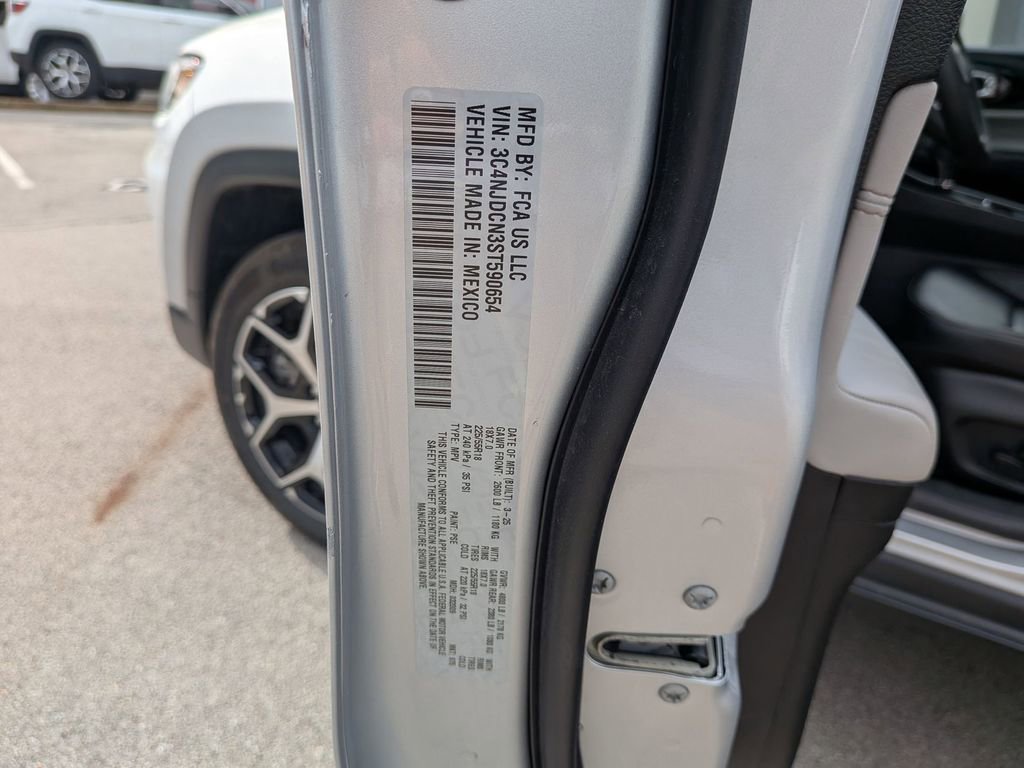 Used 2025 Jeep Compass Limited image 36